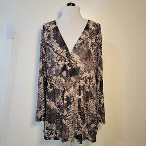 Torrid: Women's 0 Semi-Sheer Faux Wrap Baby doll Snake Print Top NWT